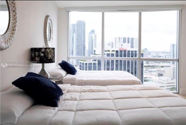 Building Photo - 1750 N Bayshore Dr