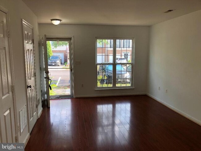 Building Photo - 42994 Beachall St