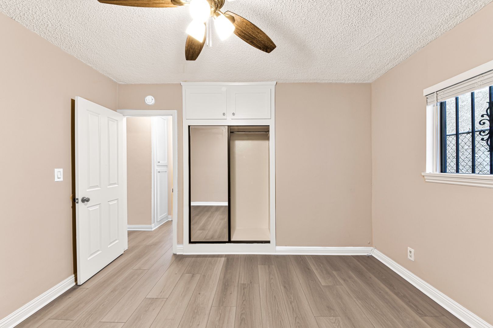 Building Photo - 1427 W Parade St