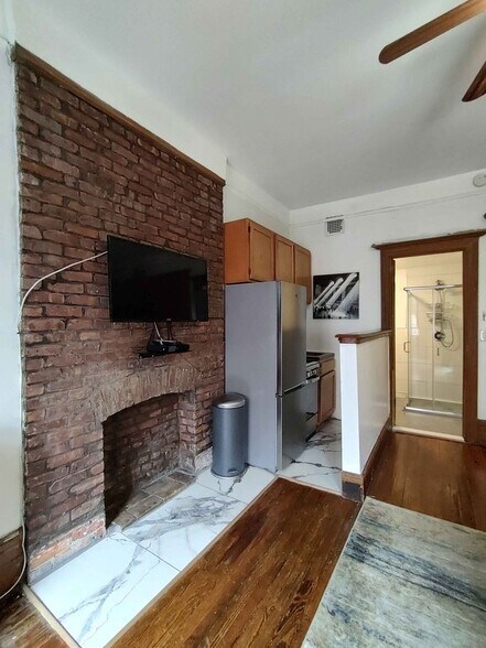 Building Photo - 556 W 161st St
