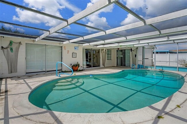 Building Photo - 7403 Populus Dr