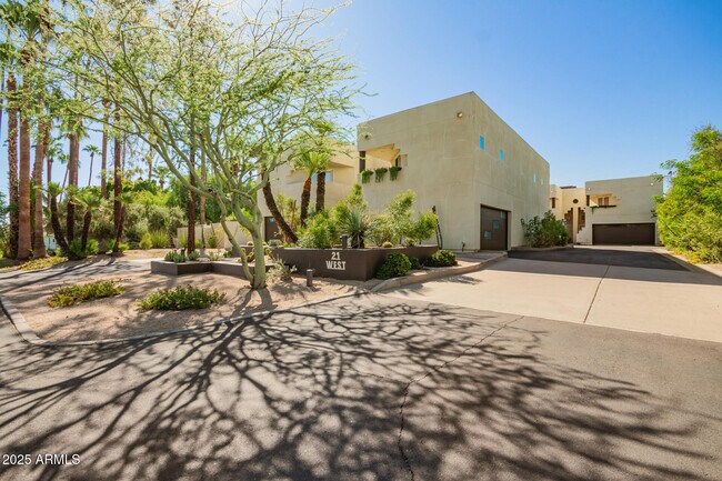 Building Photo - 21 W Pasadena Ave