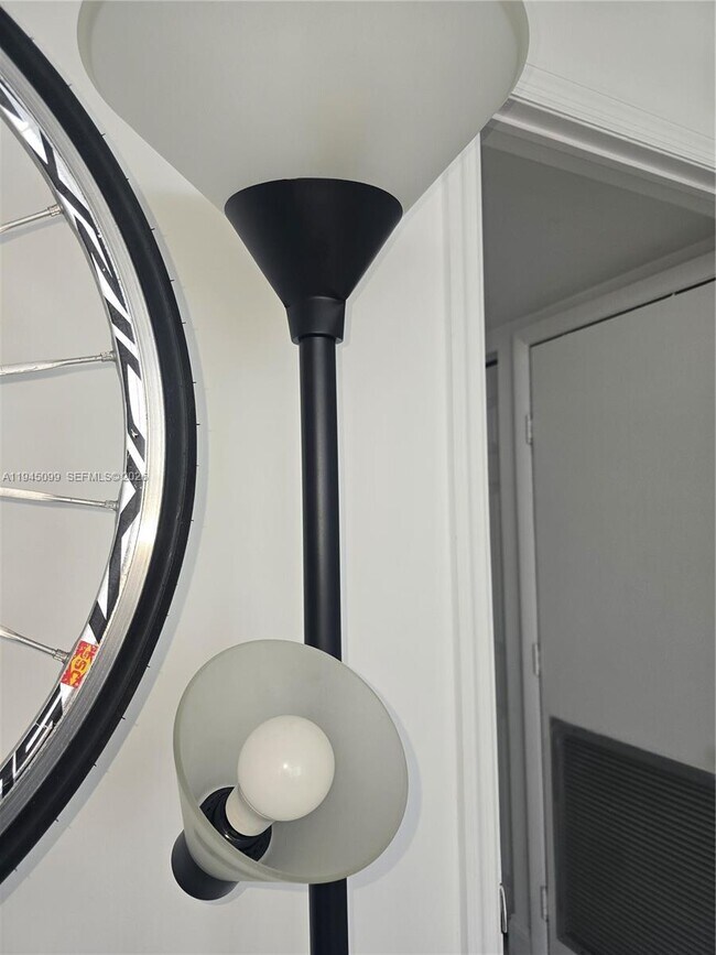 Building Photo - 2171 NE 66th St