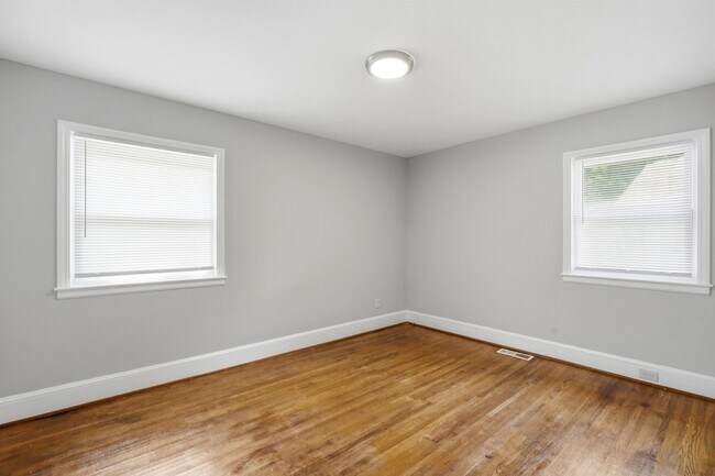 Building Photo - Move-in Ready 3 Bedroom Ranch Home in Eastway Park