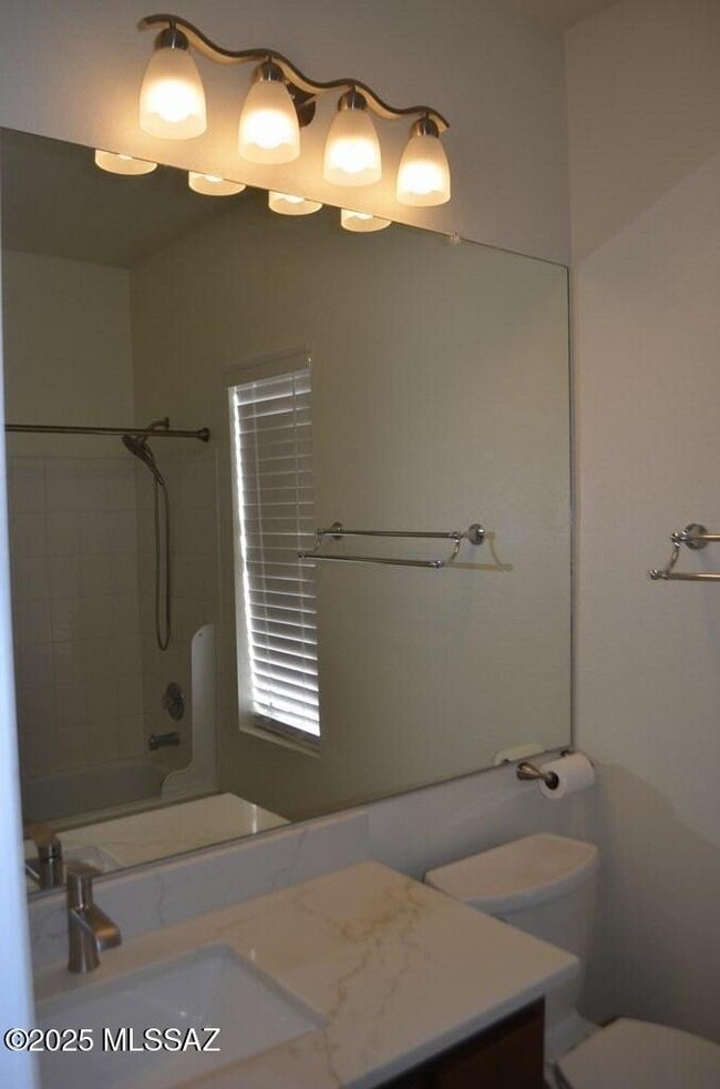 Building Photo - 942 S Suncove Dr