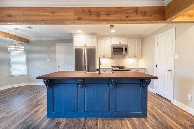 Building Photo - 6720 Lancaster Dr