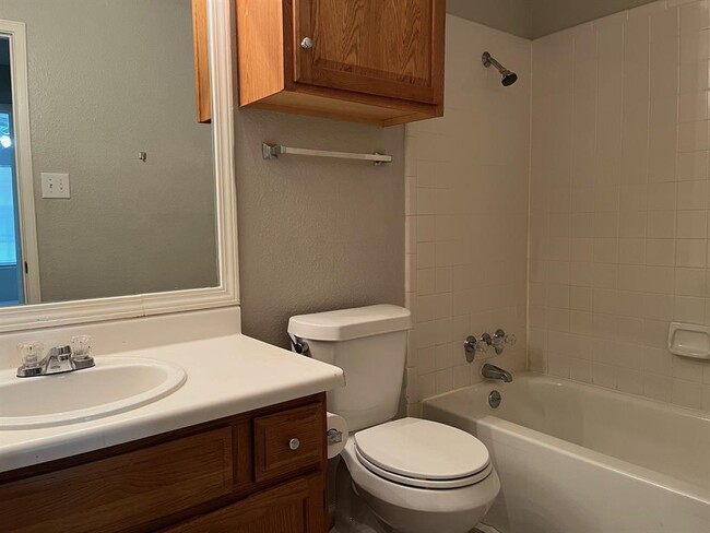 Building Photo - 10637 Braes Bend Dr