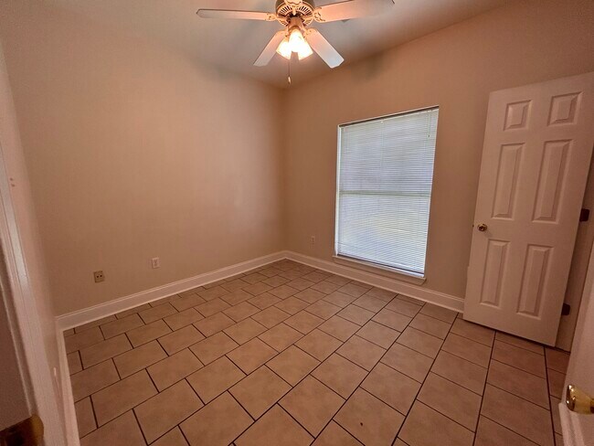 Building Photo - 12341 Pine View Ln