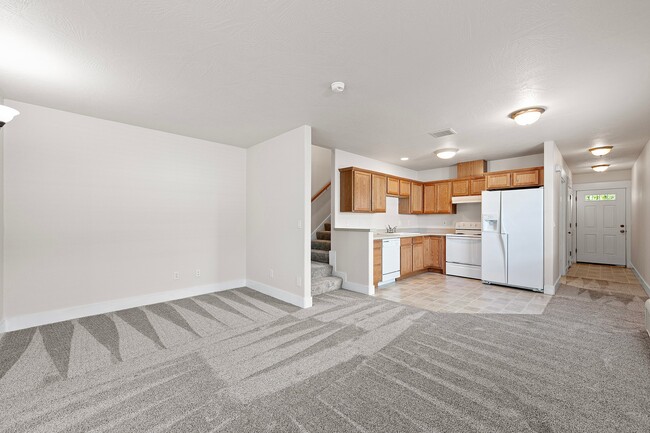 Building Photo - 886 S St
