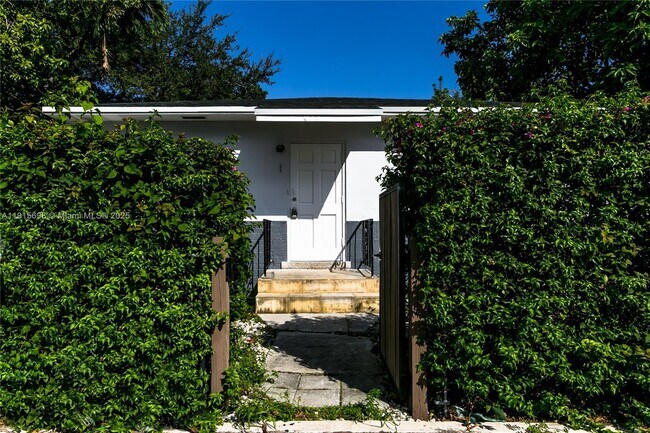 Primary Photo - 635 SW 16th Ave