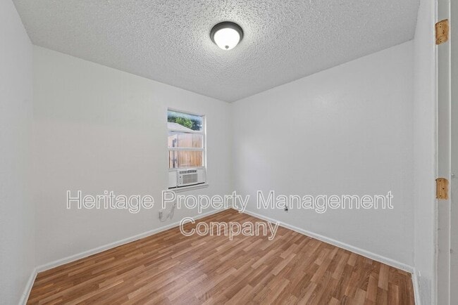 Building Photo - 511 Pecan Valley Dr