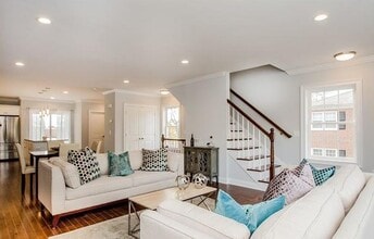 Building Photo - 777 N Main St