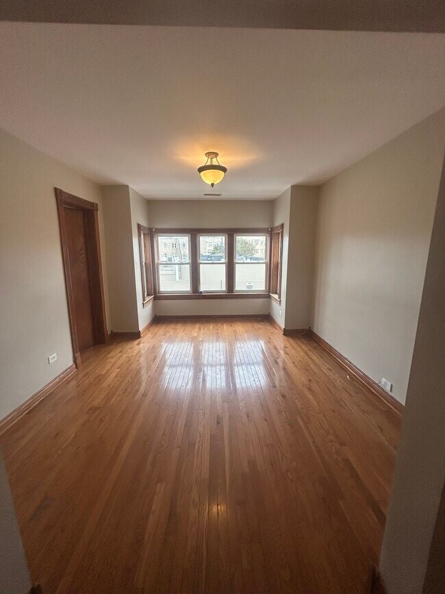 Building Photo - 3532 N Elston Ave