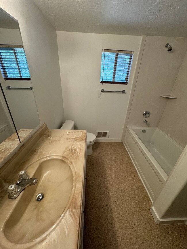 Building Photo - Newly Remodeled 2-Bedroom Home Minutes fro...