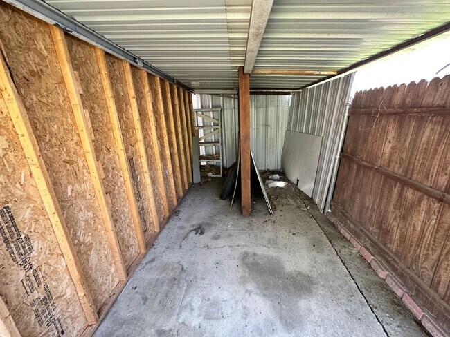 Building Photo - Make this Fairmount Showstopper Home!