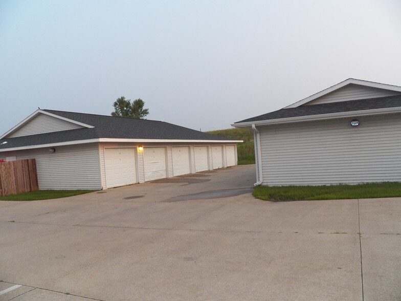 Building Photo - 650 Commercial Ct