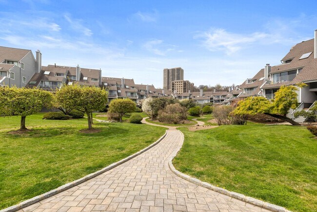 Building Photo - 11A Riverview Cir