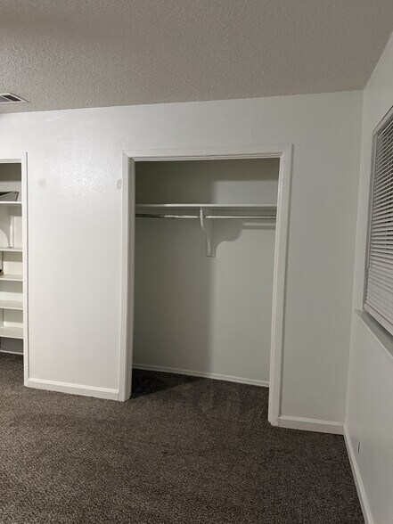 1st bedroom - closet area - 1333 Carriage Dr
