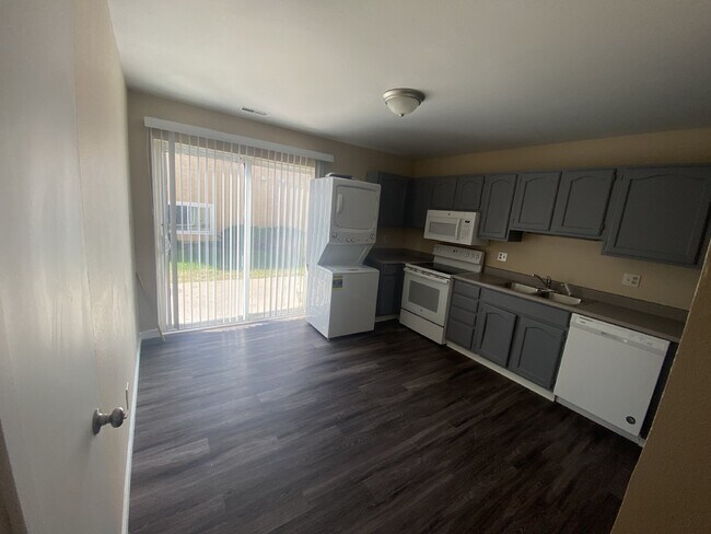 Building Photo - Available Immeditely!