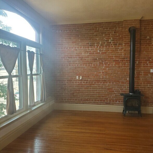 Primary Photo - 216 E 1st St