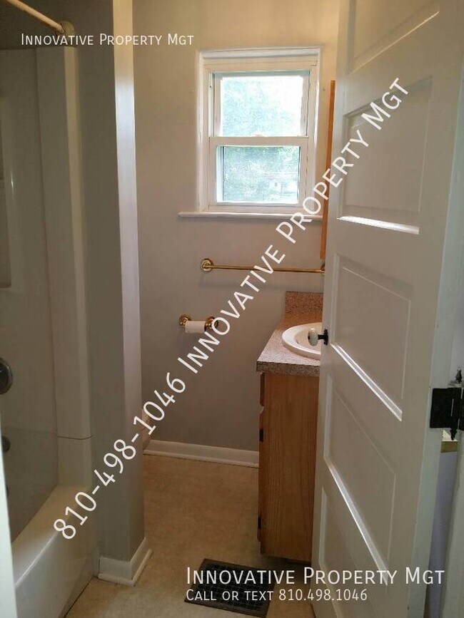 Building Photo - Spacious 4 bedroom , 1 1/2 bath home in Ga...