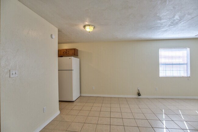 Building Photo - 2454 Wren Hollow Dr