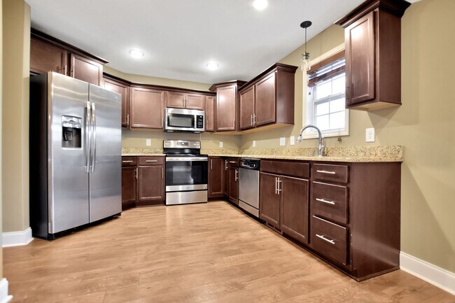 Building Photo - Pet Friendly Four Bedroom!