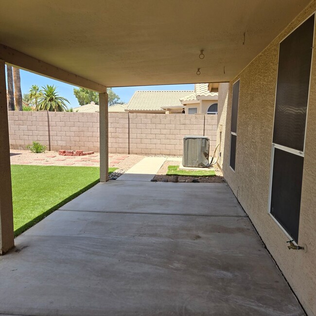 Building Photo - 2 Bedroom 2 Bath in Coyote Lakes