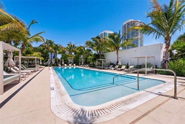 Building Photo - 2200 Brickell Ave