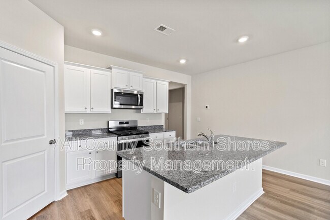 Building Photo - 215 Konik St