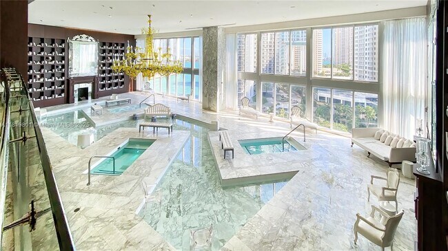 Building Photo - 475 Brickell Ave