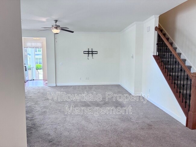 Building Photo - 100 Spring Pine Ln