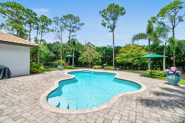 Building Photo - 3251 SW Holly Ln