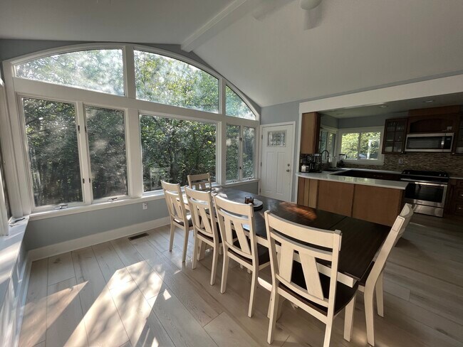 Building Photo - 315 Goldfinch Pl