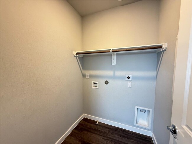 Building Photo - 52145223 Rocco Lakes Dr