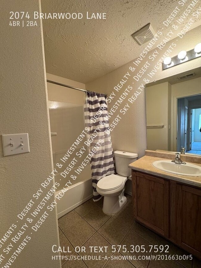 Building Photo - 2074 Briarwood Ln