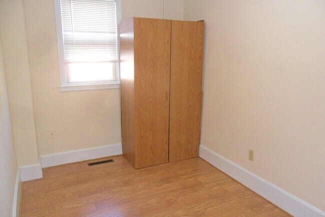 Building Photo - 28 Spring St