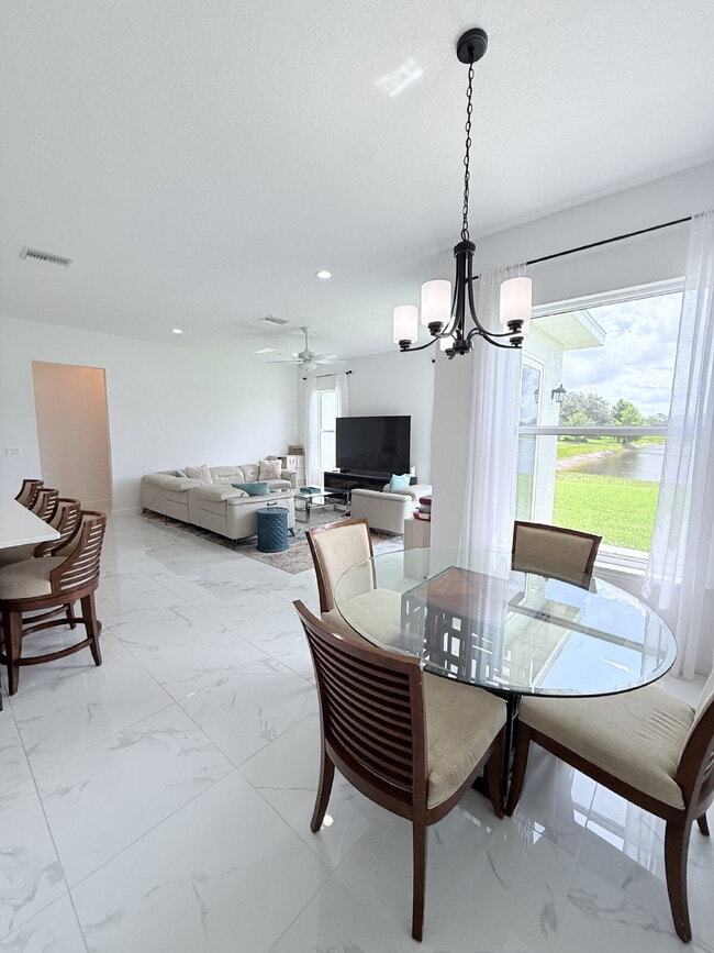 Building Photo - 5 Bedroom and 6 Bathroom, Lake view House