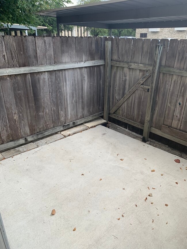 Building Photo - 3214 Crosscreek Dr