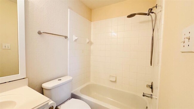 Building Photo - 3218 Oak Cliff Ln