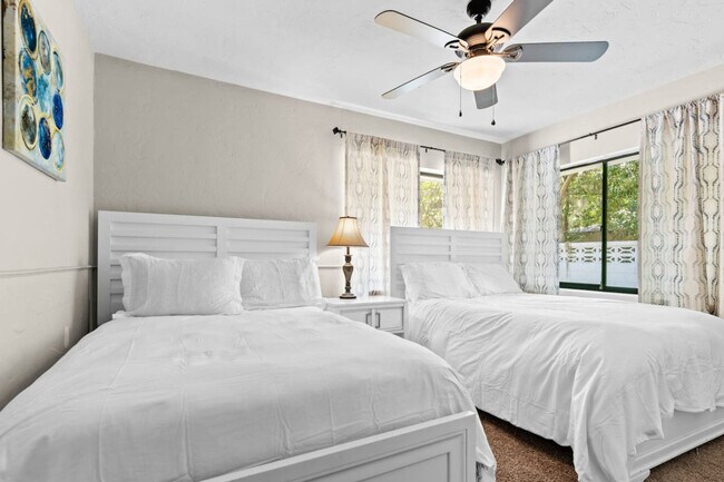 Building Photo - 1929 NW 7th Ln