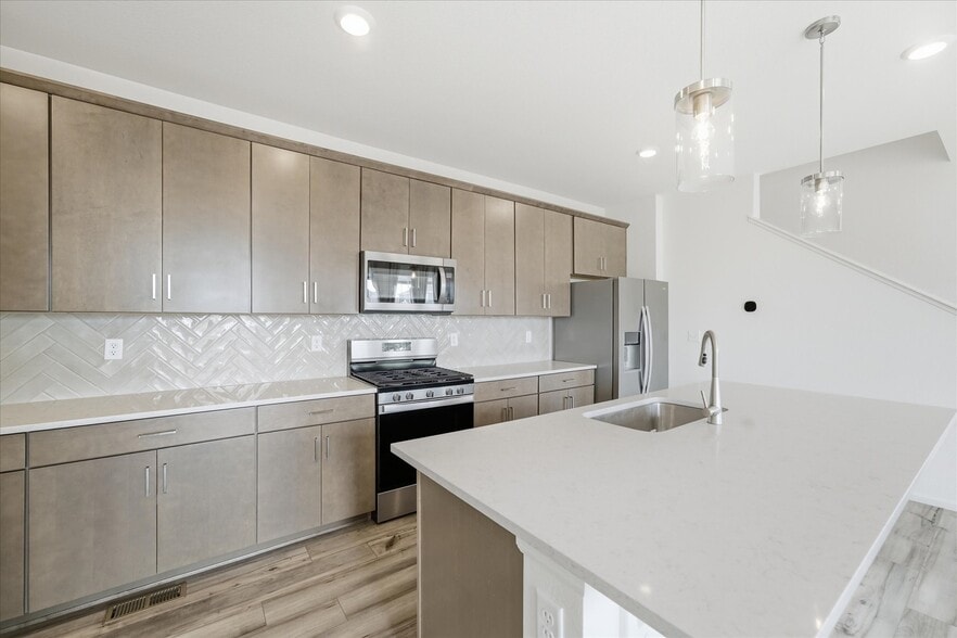 Building Photo - 14136 Blue Heart Ct