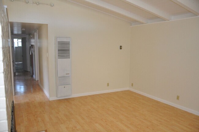 Building Photo - 1218 Sandia Ave