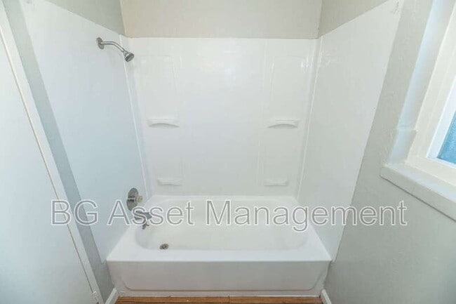 Building Photo - 1938 Ethan Wy