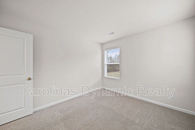 Building Photo - 916 S Battleground Ave