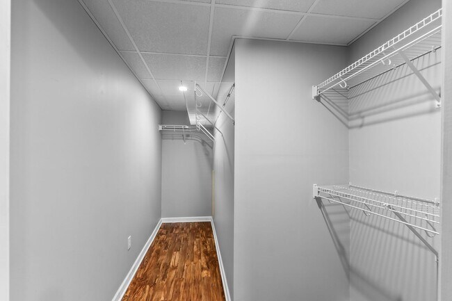 Building Photo - 911 Stonebridge Dr