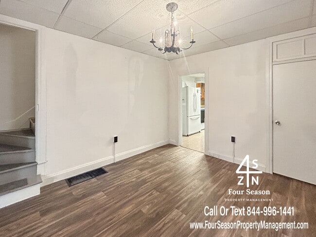 Building Photo - 338 S Locust St