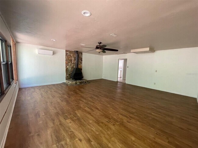 Building Photo - 2001 NW 15 Ave