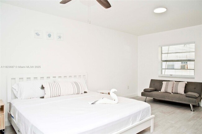 Building Photo - 4109 N Ocean Dr