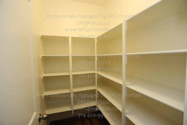 Building Photo - 509 S Trident St